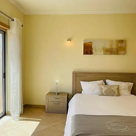 Santa Maria N - Shared Pool - 6 Guests - Albufeira