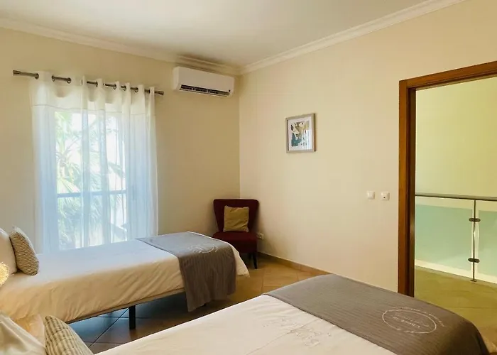 Santa Maria N - Shared Pool - 6 Guests - Albufeira